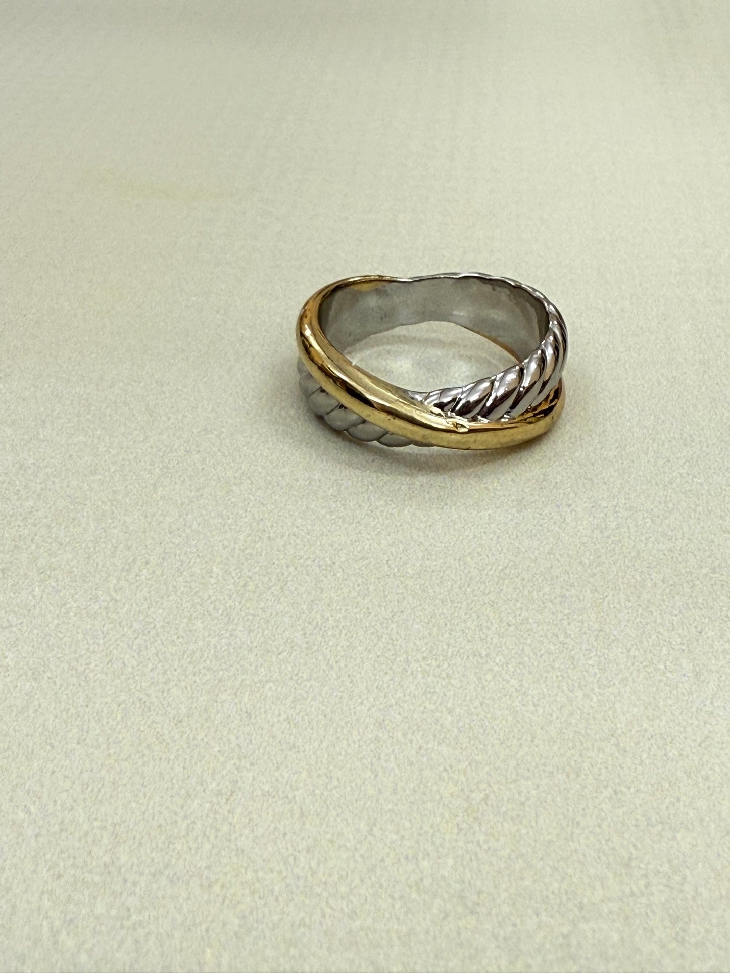 Twisted Merge Ring